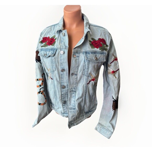 PacSun Embroidered Denim Jean Jacket Size M Roses Snakes Hummingbirds - Picture 1 of 9